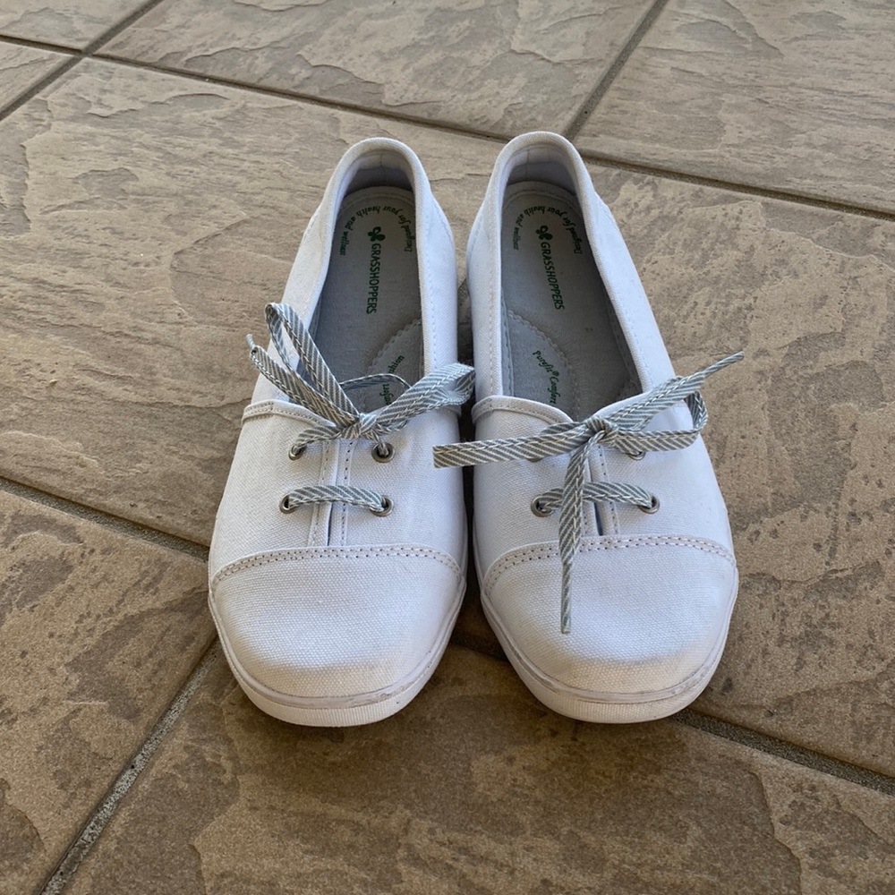 Grasshoppers slip on shoes size 7 1/2 White tie